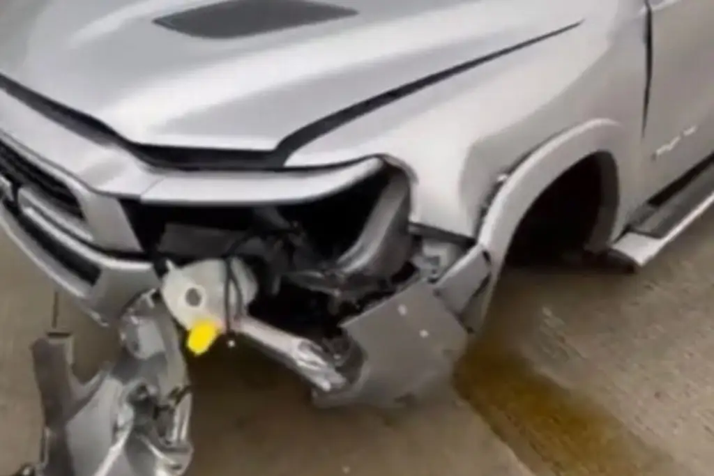 Imagen Hermano de Valentín Elizalde sufre fuerte accidente automovilístico (+Video) 