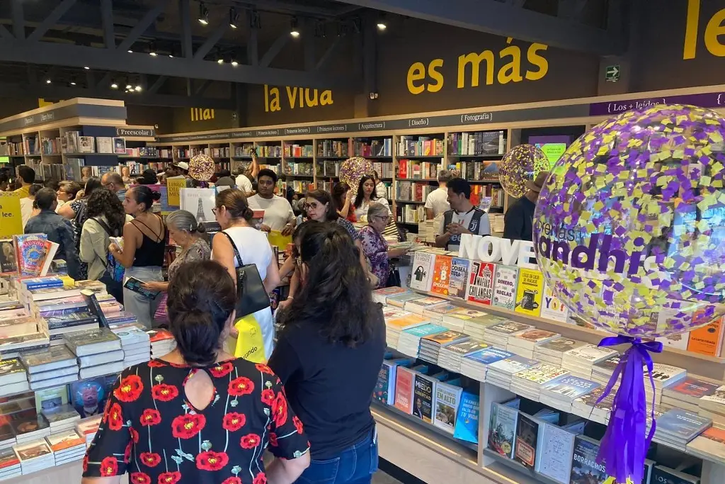 Imagen Largas filas durante la inauguración de la librería Gandhi en Boca del Río (+Video)