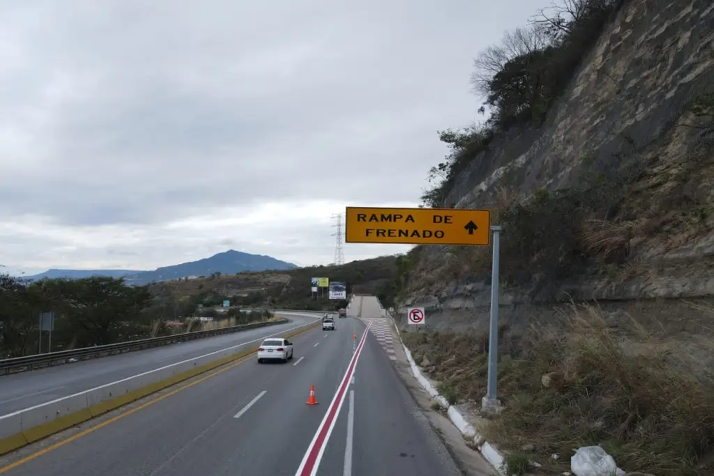 Imagen Eliminan cobro por uso de rampas de emergencia en carreteras federales de México