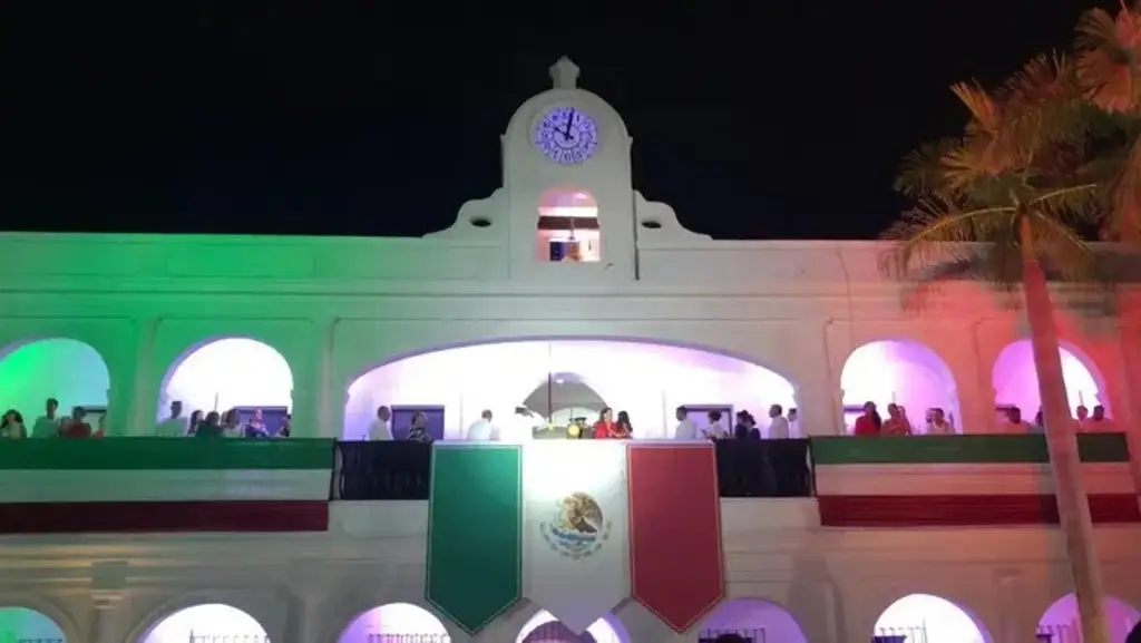 Imagen Da el Grito de Independencia el alcalde de Boca del Río