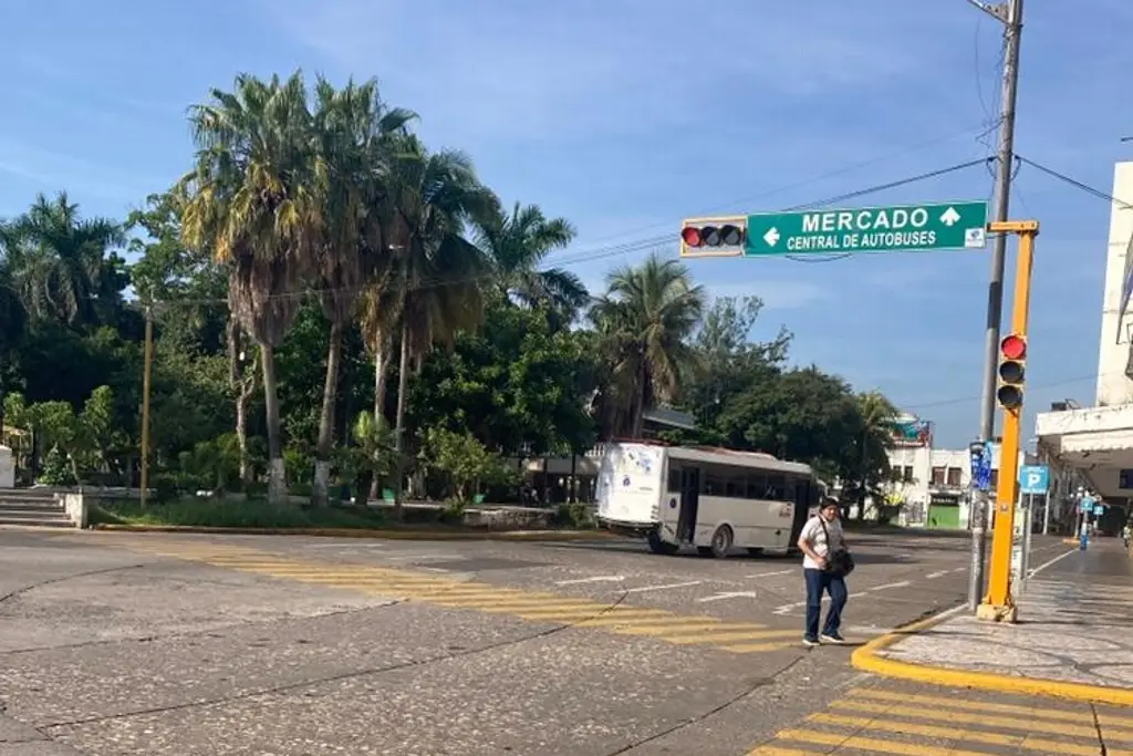 Imagen Calles vacías y con pocos camiones en Veracruz este 16 de Septiembre