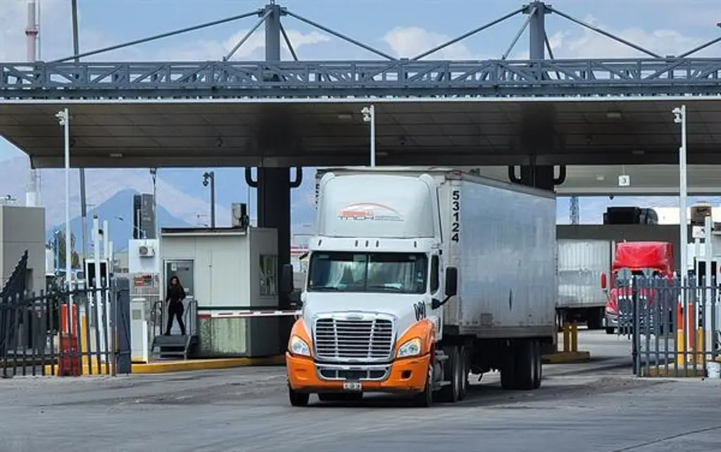 Imagen Transportistas advierten retrasos en exportaciones de Cd. Juárez a EU por crisis migratoria