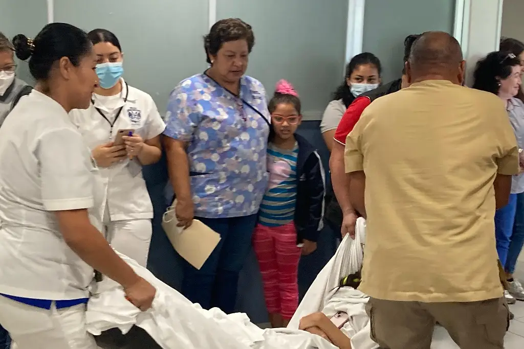 Imagen Más de 300 personas participan en simulacro de huracán en hospital de Veracruz (Video)