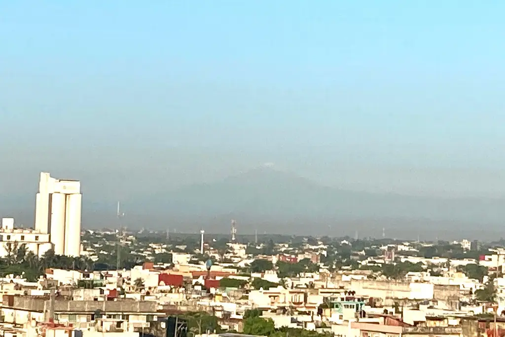 Imagen El Pico de Orizaba se ve desde Veracruz 