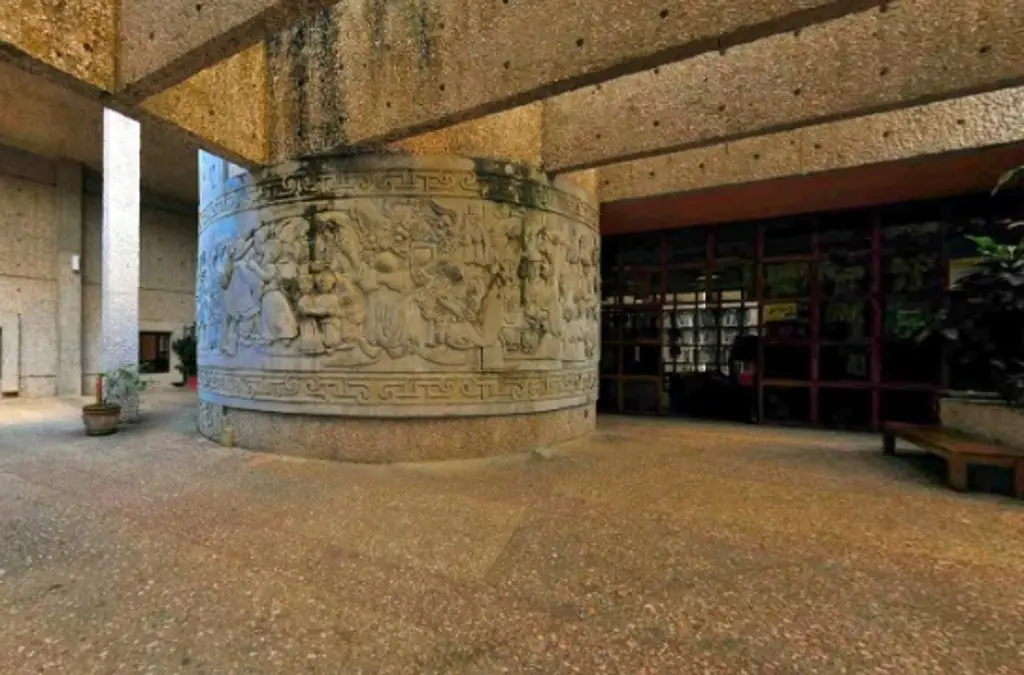 Imagen Guías de turistas reportan abandonado el museo de sitio de la zona arqueológica de El Tajín