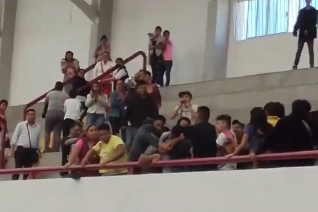 Imagen Trifulca en primer evento de Delfina Gómez Álvarez, en Edomex (+Video)