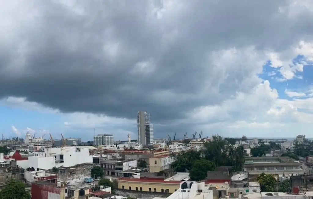 Imagen Nube negra frente a Veracruz