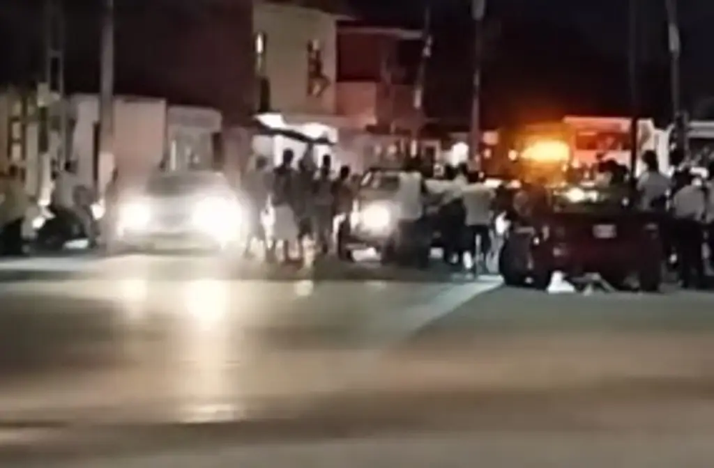 Imagen Bloquean avenida JB Lobos de Veracruz; esta es la razón 