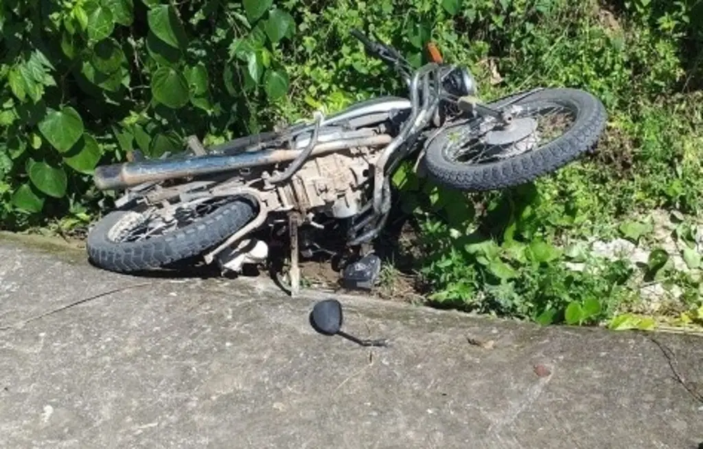 Imagen Arrollan a motociclista en carretera de Veracruz; sufre fr4ctura expuesta 