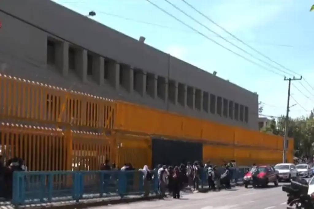 Imagen Encapuchados toman instalaciones de Preparatoria 8 de la UNAM