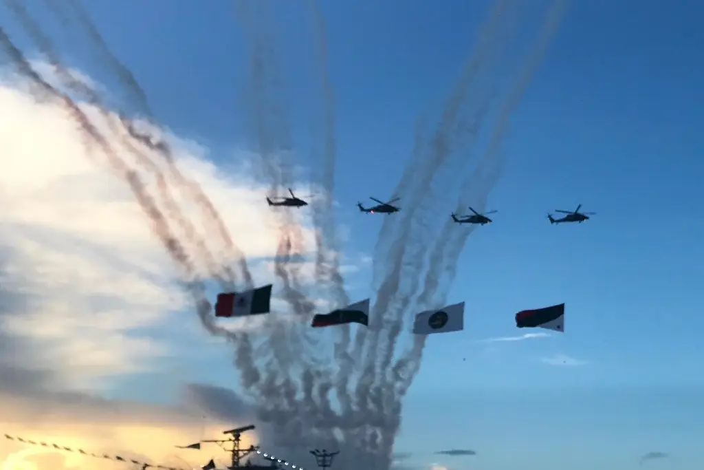 Imagen Invitan a desfile y exhibición aérea por Aniversario de la Armada De México en Veracruz