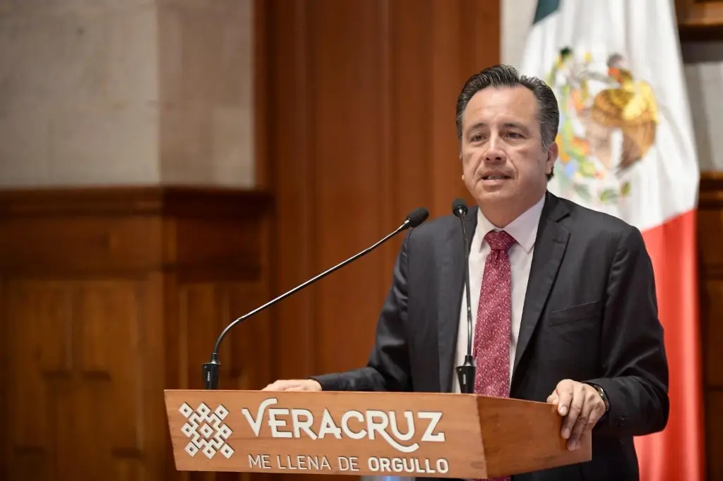Imagen Que pongan denuncias, responde Cuitláhuac sobre supuesta red de corrupción que acusó el PRI