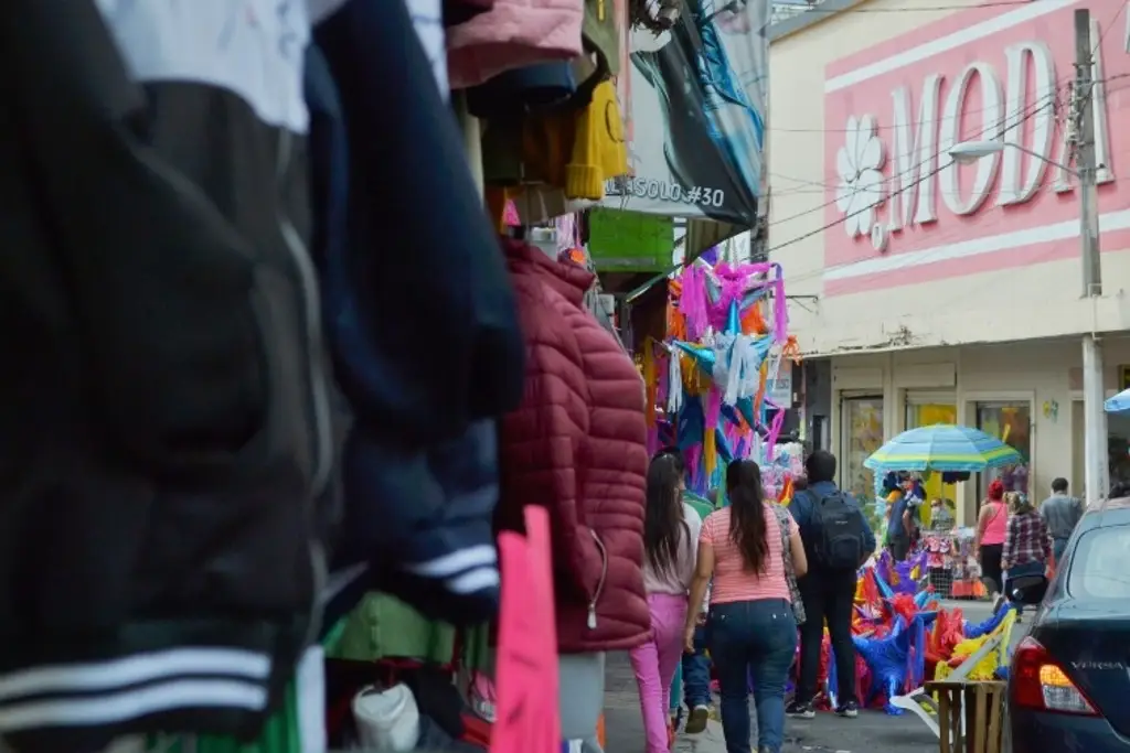 Imagen Mujeres que trabajan en la informalidad ganan una tercera parte de lo que obtiene una formal
