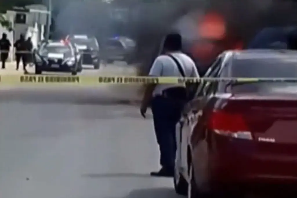 Imagen Reportan que sujetos armados queman autos en Cárdenas, Tabasco