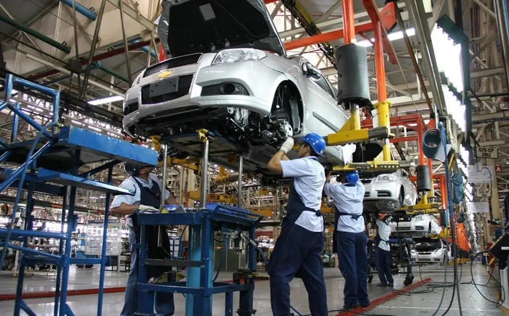 Imagen Huelga automotriz en EU se extiende a 2 plantas más de Ford y GM
