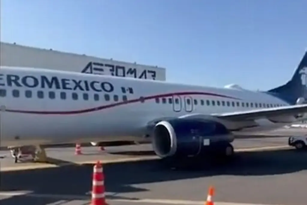 Imagen Bajan a pasajeros de un vuelo por fuga de combustible (+Video)