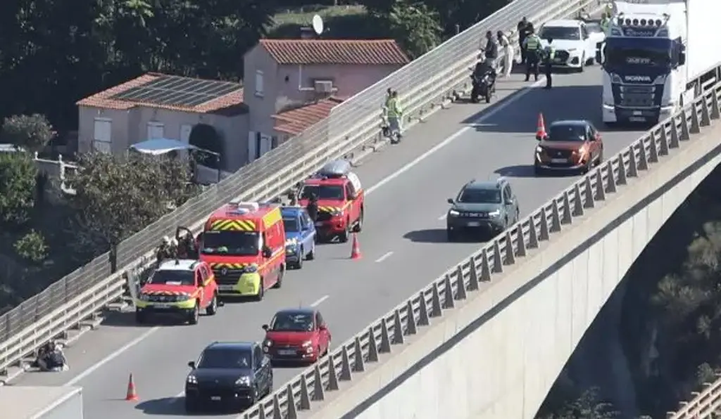 Imagen Jugador de futbol amenaza con suicidarse lanzándose de un puente 