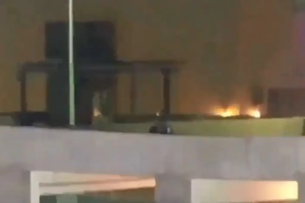 Imagen Captan a pareja teniendo relaciones en estacionamiento público (+Video)