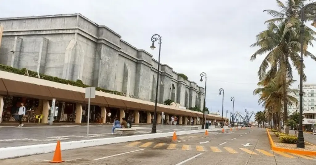 Imagen Conoce el origen de la bodega de autos que desaparecerá en malecón de Veracruz 