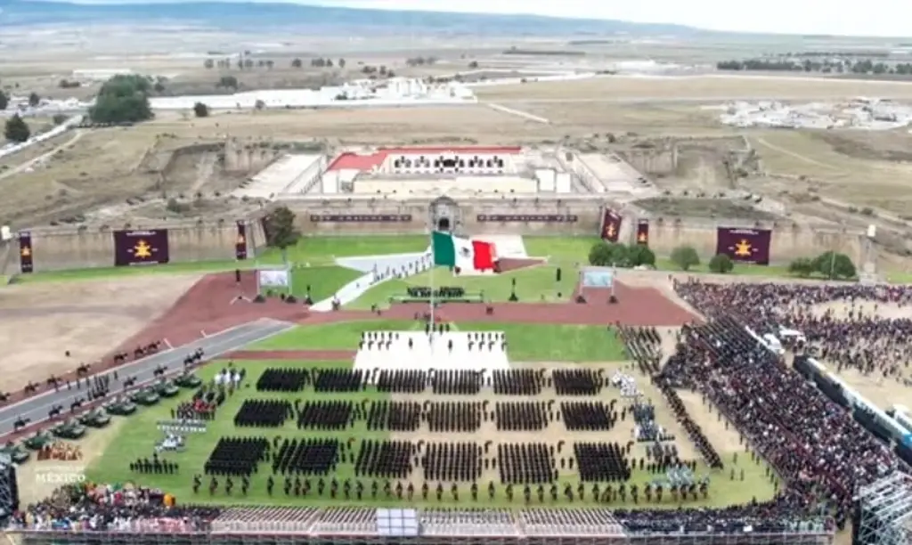 Imagen AMLO encabeza 200 años del Heroico Colegio Militar en la Fortaleza de San Carlos
