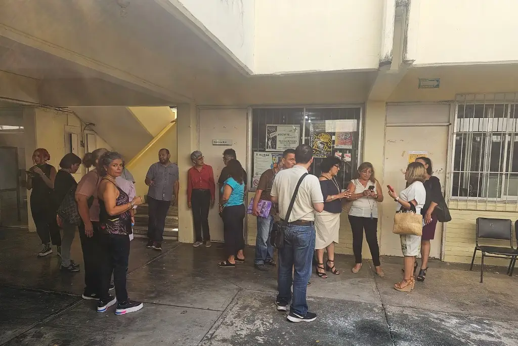 Imagen Dos meses sin pagarles a maestros de Facico en UV; hay paro de brazos caídos