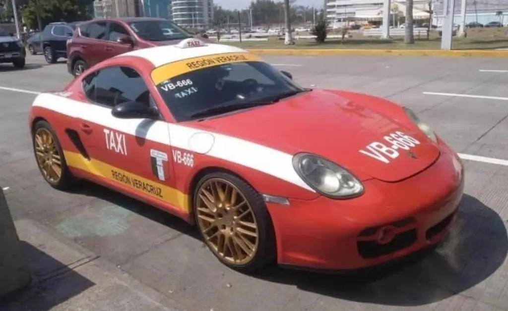 Imagen Causa revuelo Porsche taxi en calles del puerto de Veracruz