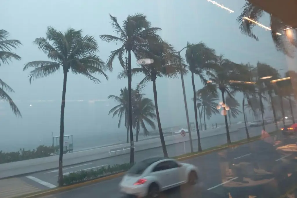 Imagen Por lluvias cancelan observación del eclipse solar en Veracruz 