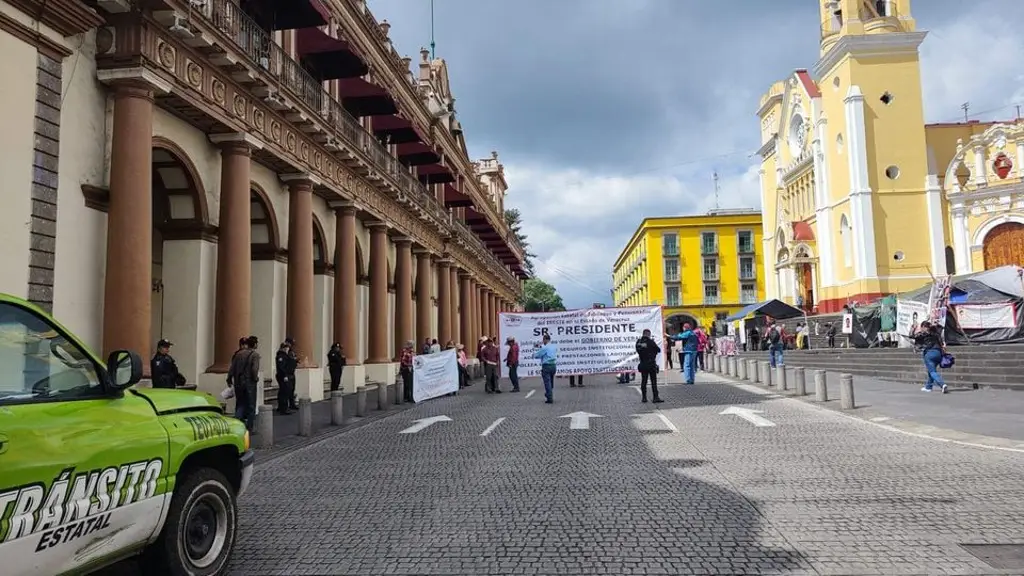 Imagen Manifestantes bloquean el centro de Xalapa, Veracruz