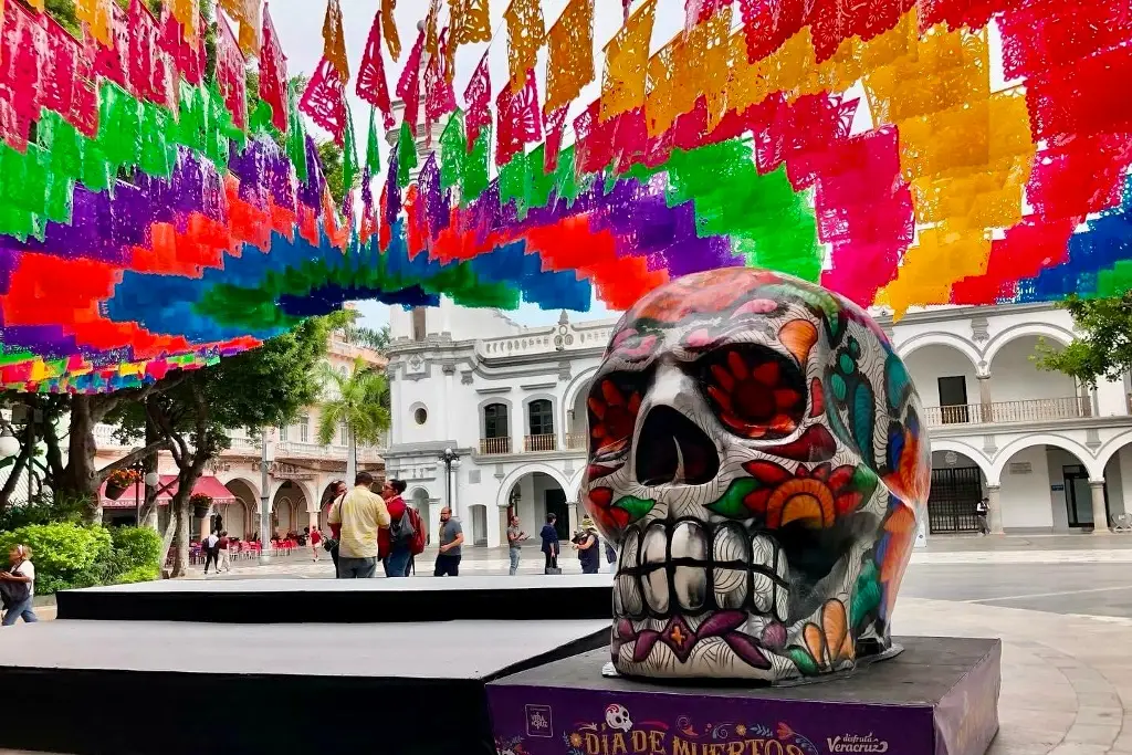 Imagen Colocarán 3 calaveras gigantes más en Veracruz; estas son las actividades por Día de Muertos 
