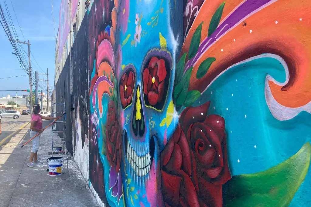Imagen Pintan 10 murales por Día de Muertos en Veracruz