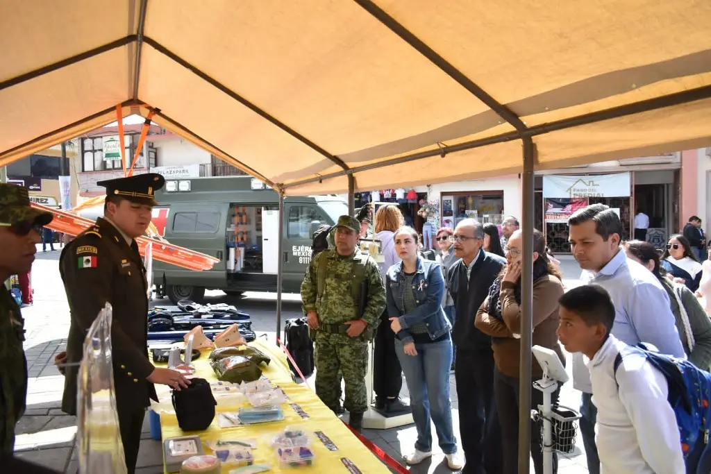 Imagen Por 200 años del Heroico Colegio Militar, instalan exposición en Perote, Veracruz