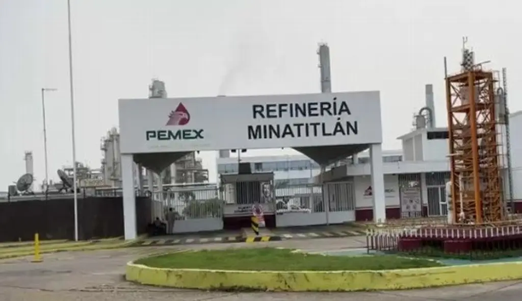 Imagen Fuga de sustancias peligrosas en Refinería de Minatitlán, Veracruz; evacúan a 100 personas