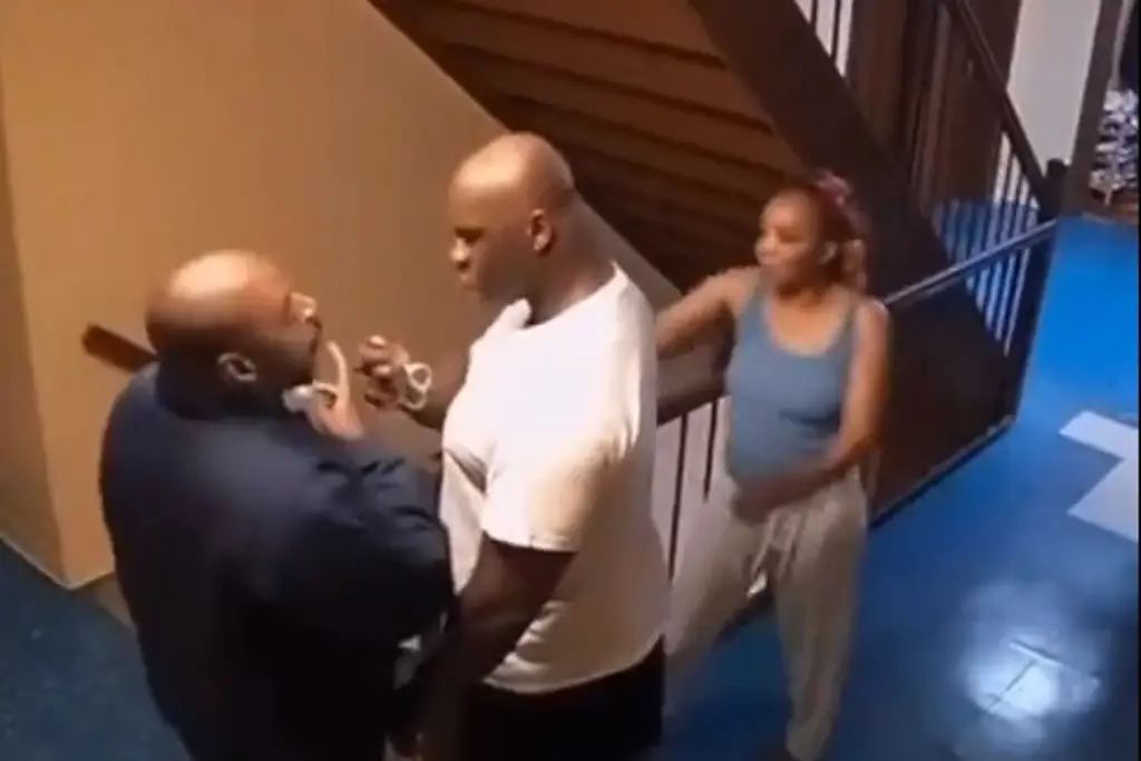 Imagen Hombre mata a sus vecinos de edificio a tiros; se quejaba de ellos por 'ruidosos' (+video)
