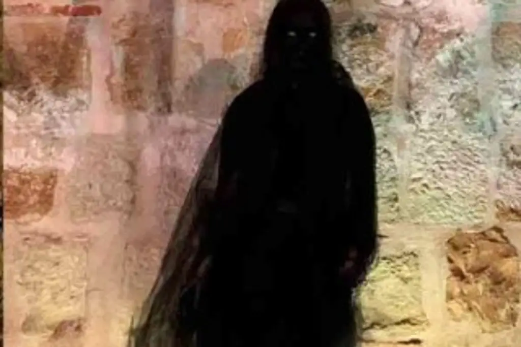 Imagen Captan espeluznante 'sombra' en calle durante Día de Muertos