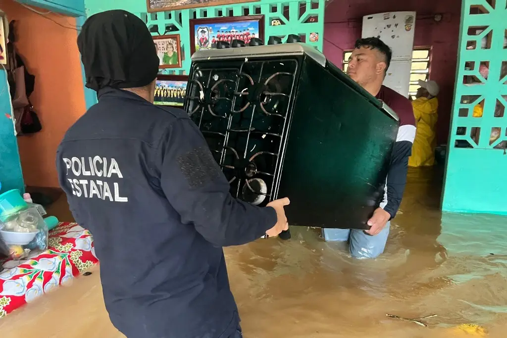 Imagen Agua Dulce está incomunicado por desborde del río: Alcalde