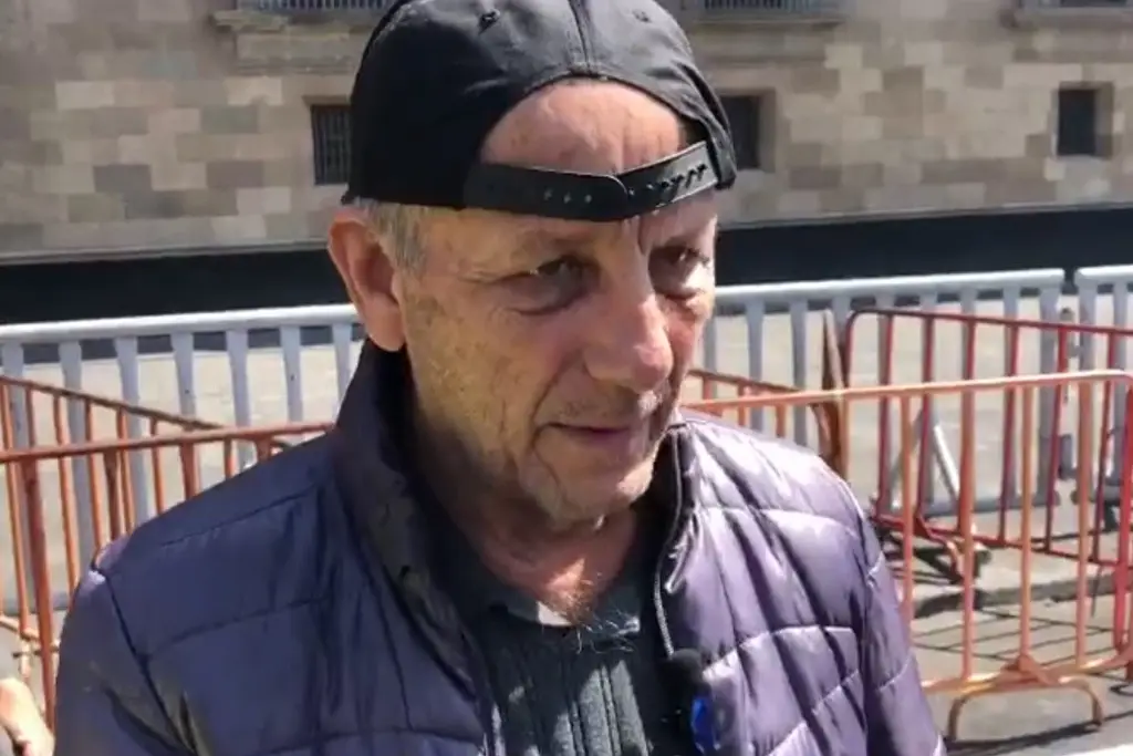 Imagen 'Flaco ojeroso, cansado', llega Óscar Athie de Acapulco en caravana al Zócalo; esto exige