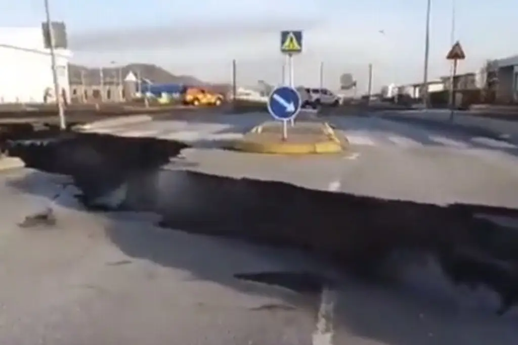Imagen Se abre grieta tras más de 700 nuevos terremotos en Islandia: 'hay riesgo de erupción' (+Video)