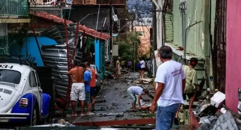 Imagen Aseguran que continúa la emergencia en Acapulco por huracán Otis 