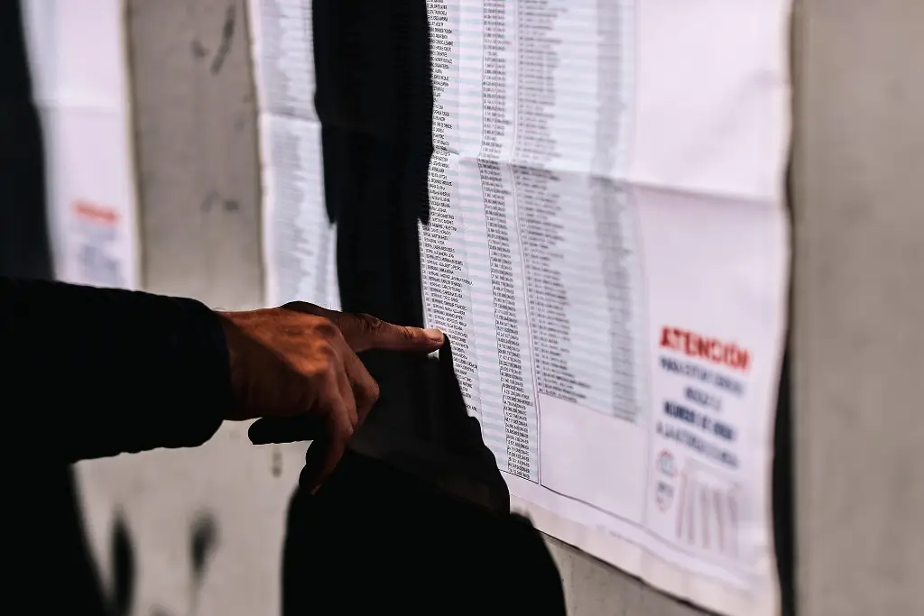 Imagen Abren centros de votación para segunda vuelta electoral en Argentina