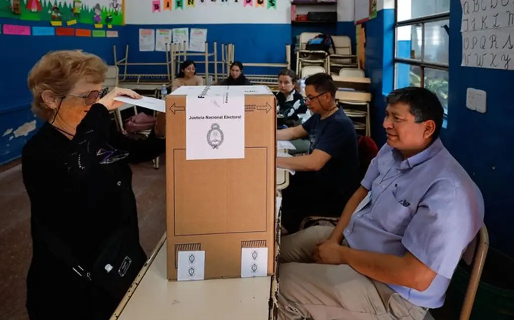 Imagen Un 30% del padrón electoral había votado en Argentina hasta el mediodía