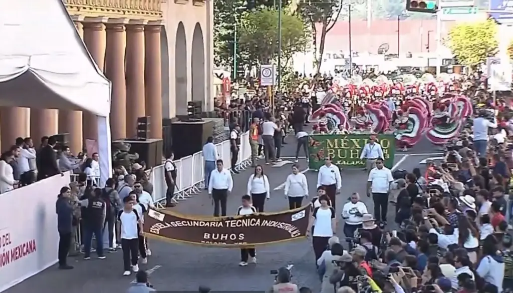 Imagen Desfile Conmemorativo por el 113 aniversario de la Revolución Mexicana en Xalapa