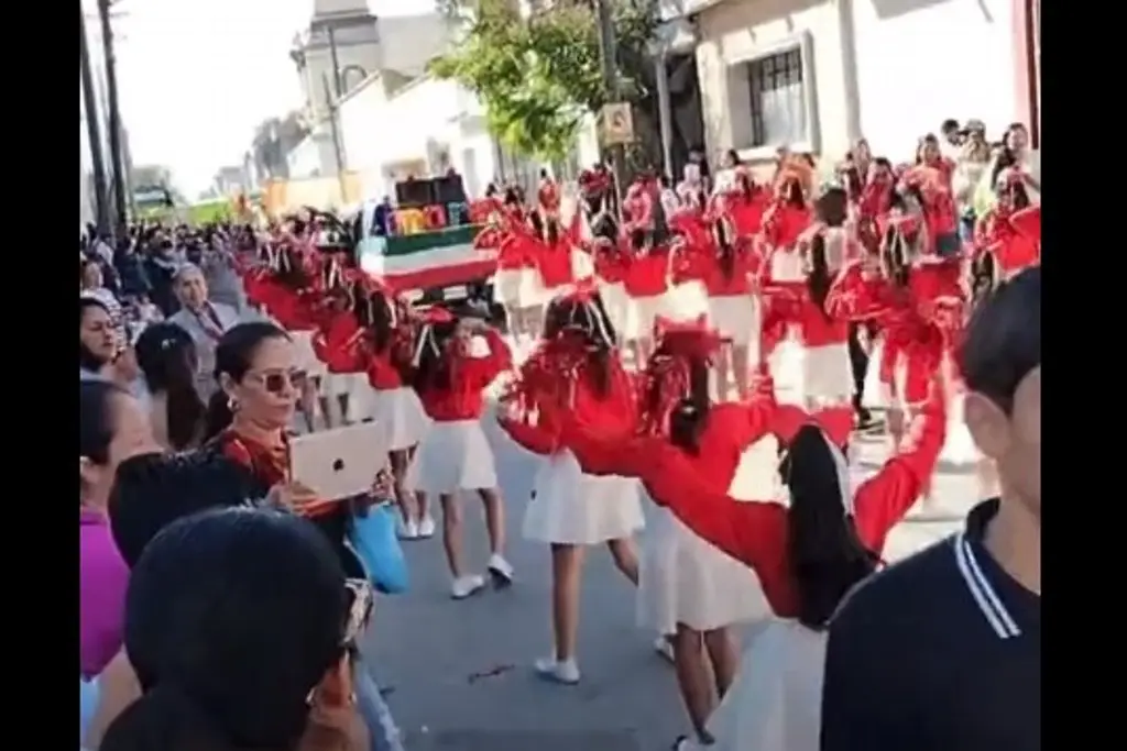 Imagen Balacera interrumpe desfile de la Revolución Mexicana en Nuevo León (+Video)