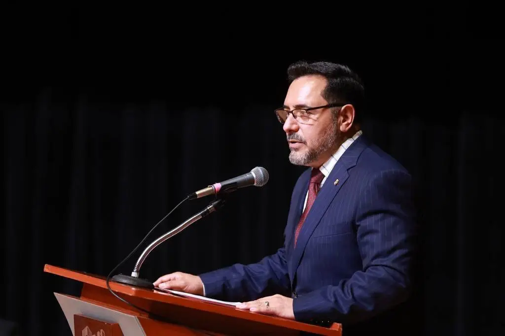 Imagen AMLO ratifica a Arturo Reyes Sandoval como director del IPN