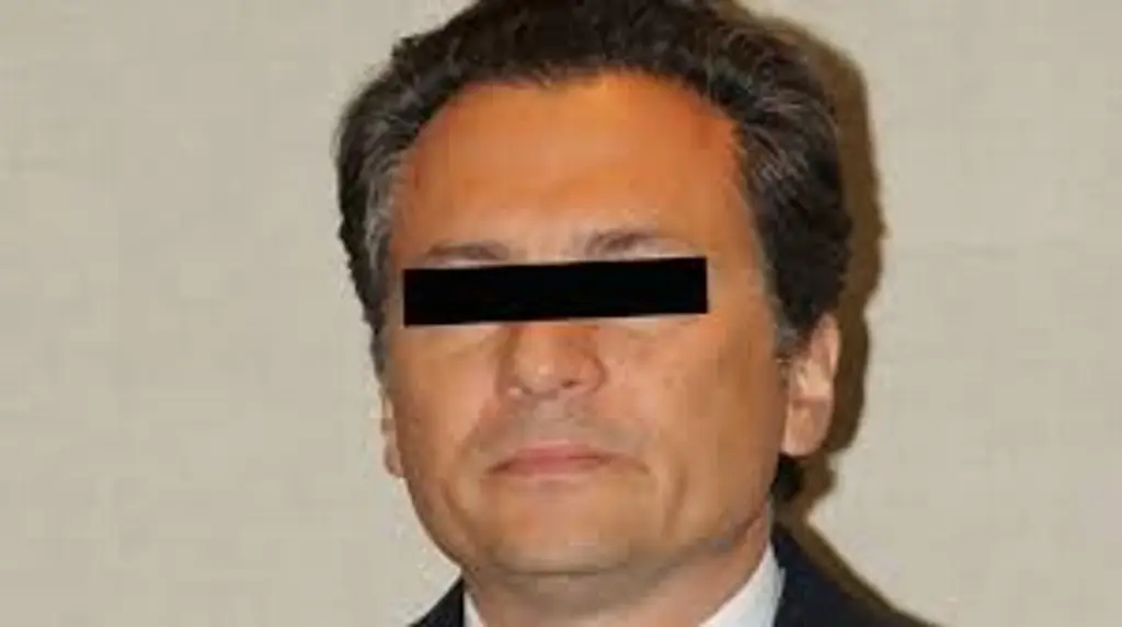 Imagen Ex director de Pemex le vuelve a ganar a la FGR; recupera millonaria residencia
