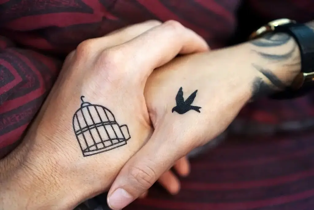 Imagen Si estas tatuado, no puedes adquirir una beca para estudiar en estos países
