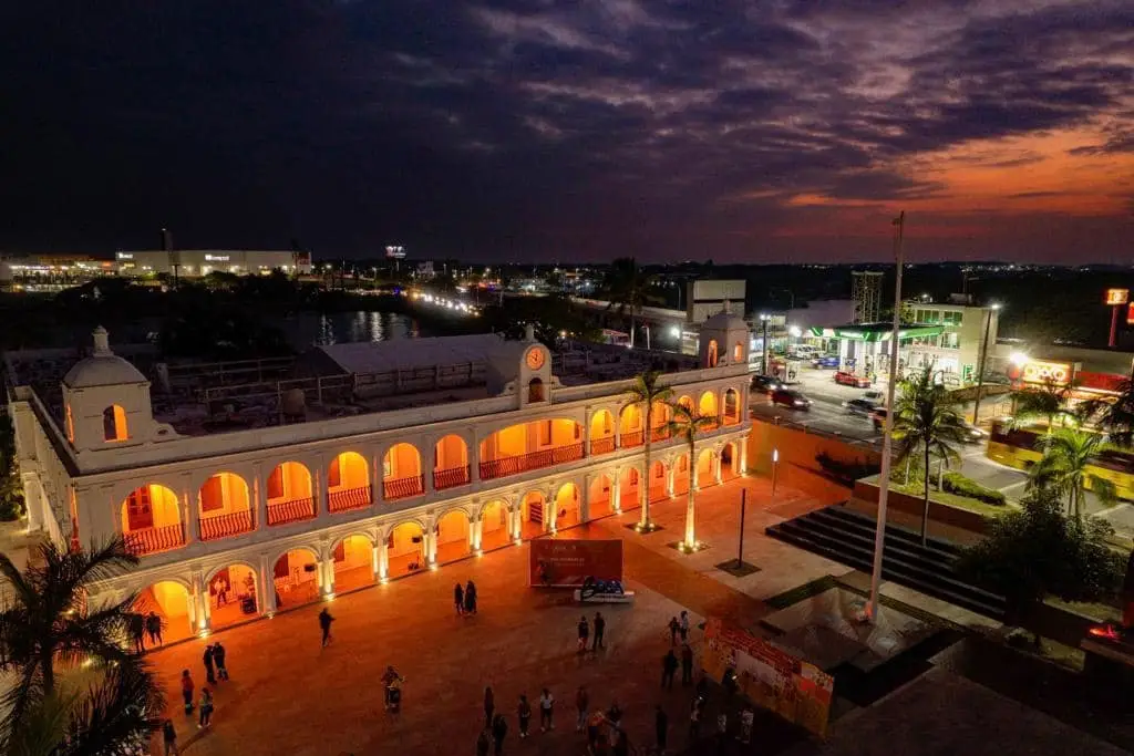 Imagen Iluminan palacio de Boca del Río por el Día para la Eliminación de la Violencia contra las Mujeres