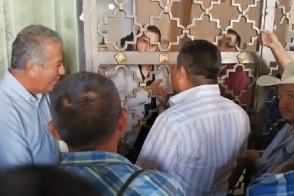 Imagen Alcaldes y comisariados al sur de Veracruz exigen entrada en grupo a Palacio de Gobierno