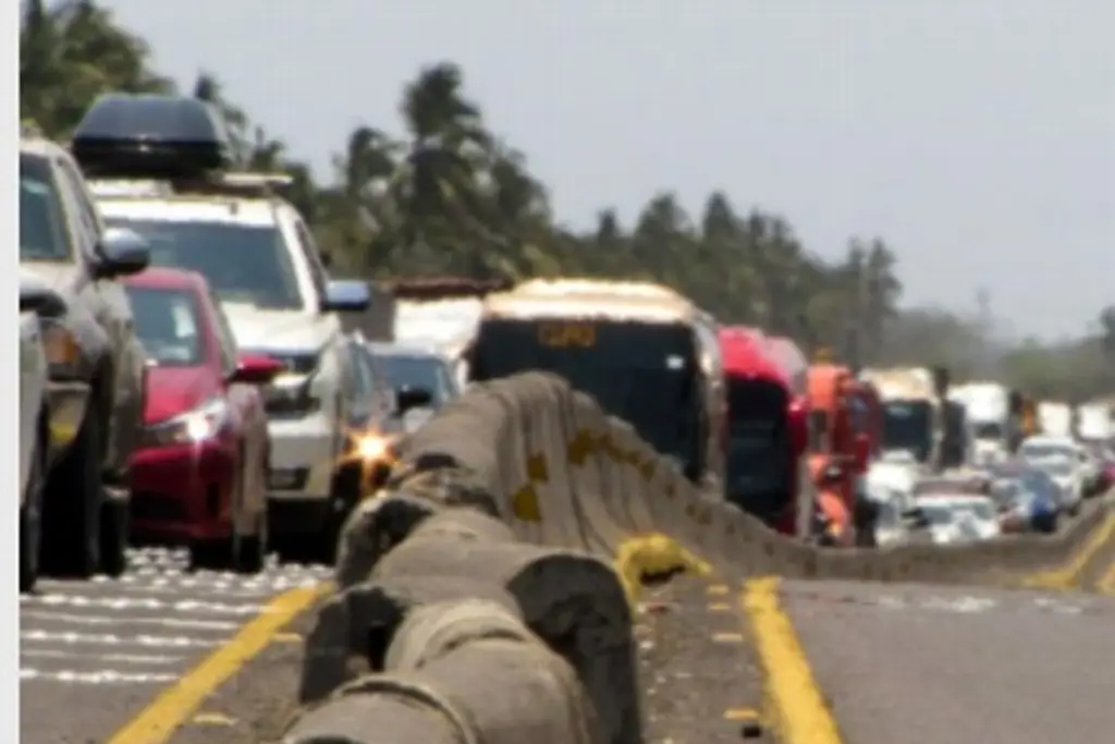 Imagen Reportan filas de más de 8 km en esta autopista ¡Toma precauciones!
