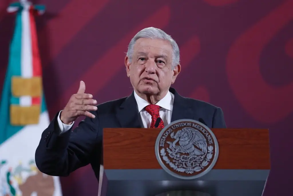 Imagen Pide AMLO no alarmarse ni exagerar por crisis política en Nuevo León