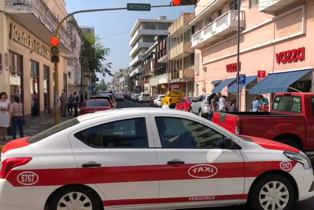 Imagen Proponen préstamos para que taxistas puedan renovar sus coches en Veracruz